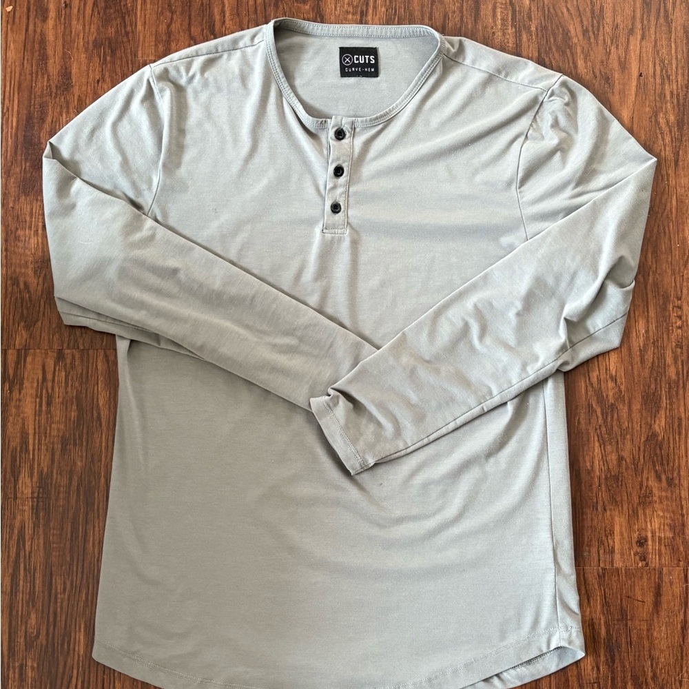 Cuts - Long Sleeve Henley Shirt in Sage Green (Medium)
